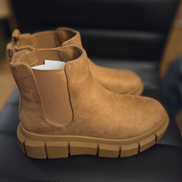 BP Niya Lug Sole Chelsea Boot in Camel Suede, Sz 5.0 - Picture 4 of 9